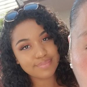 Meet your Posher, Cassandra